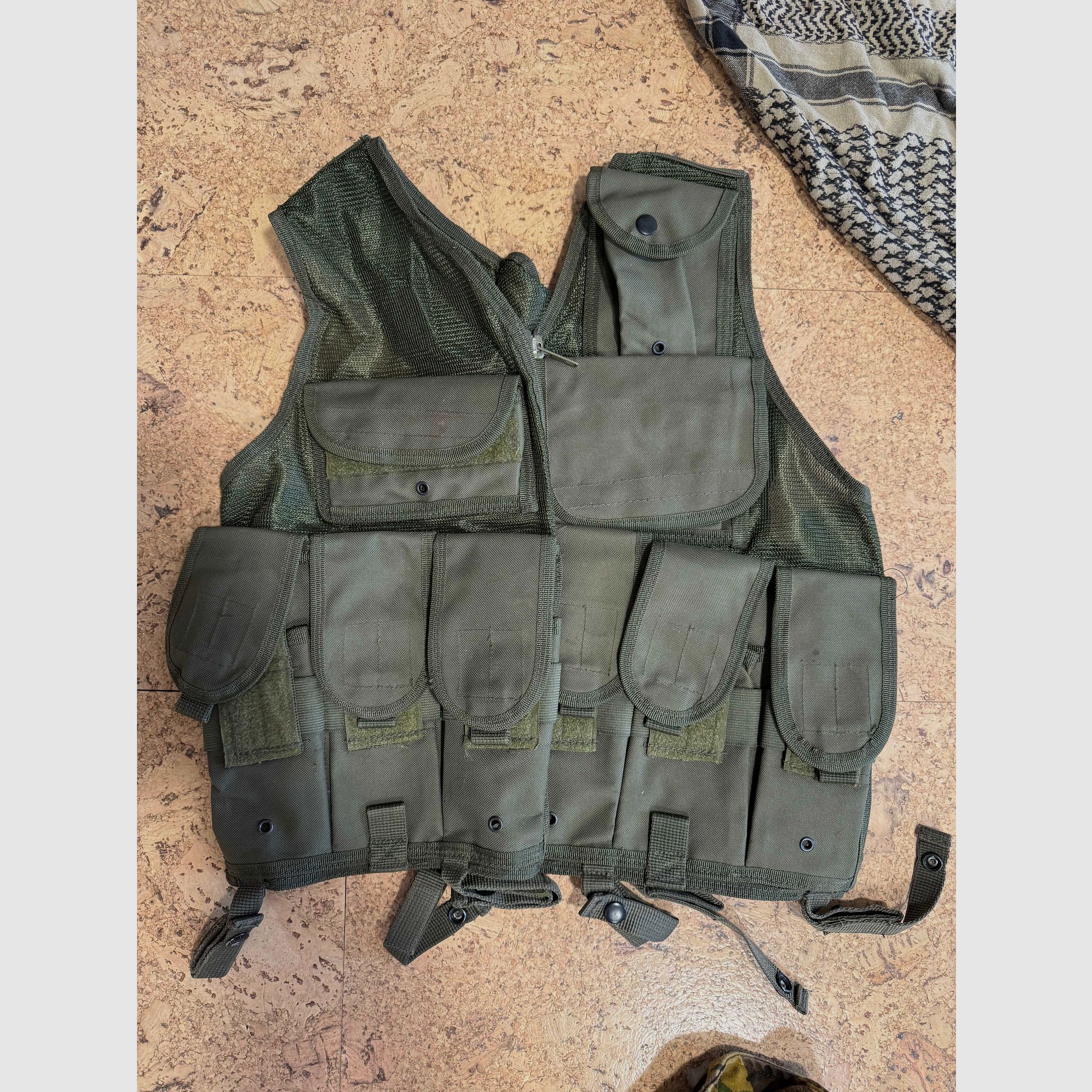 Airsoft-Ausrüstung zu verkaufen – Komplettes Set für Anfänger mit Zubehör in British Army Optik / DPM / Rebellen Outfit