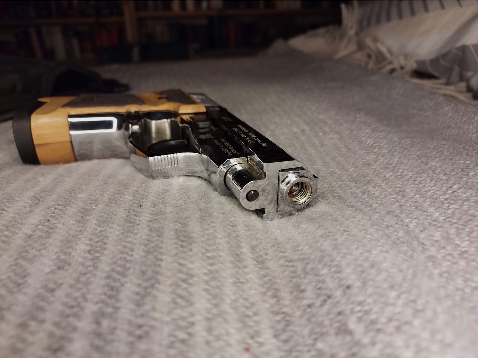 Zoraki 914 Pistolet alarmowy 9mm P.A.K. Chromowane uchwyty drewniane 2 magazynki kabura (1014)