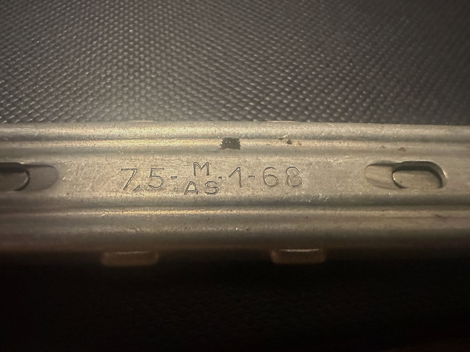  französische Ladestreifen für das Kaliber 7,5 × 54 mm MAS.