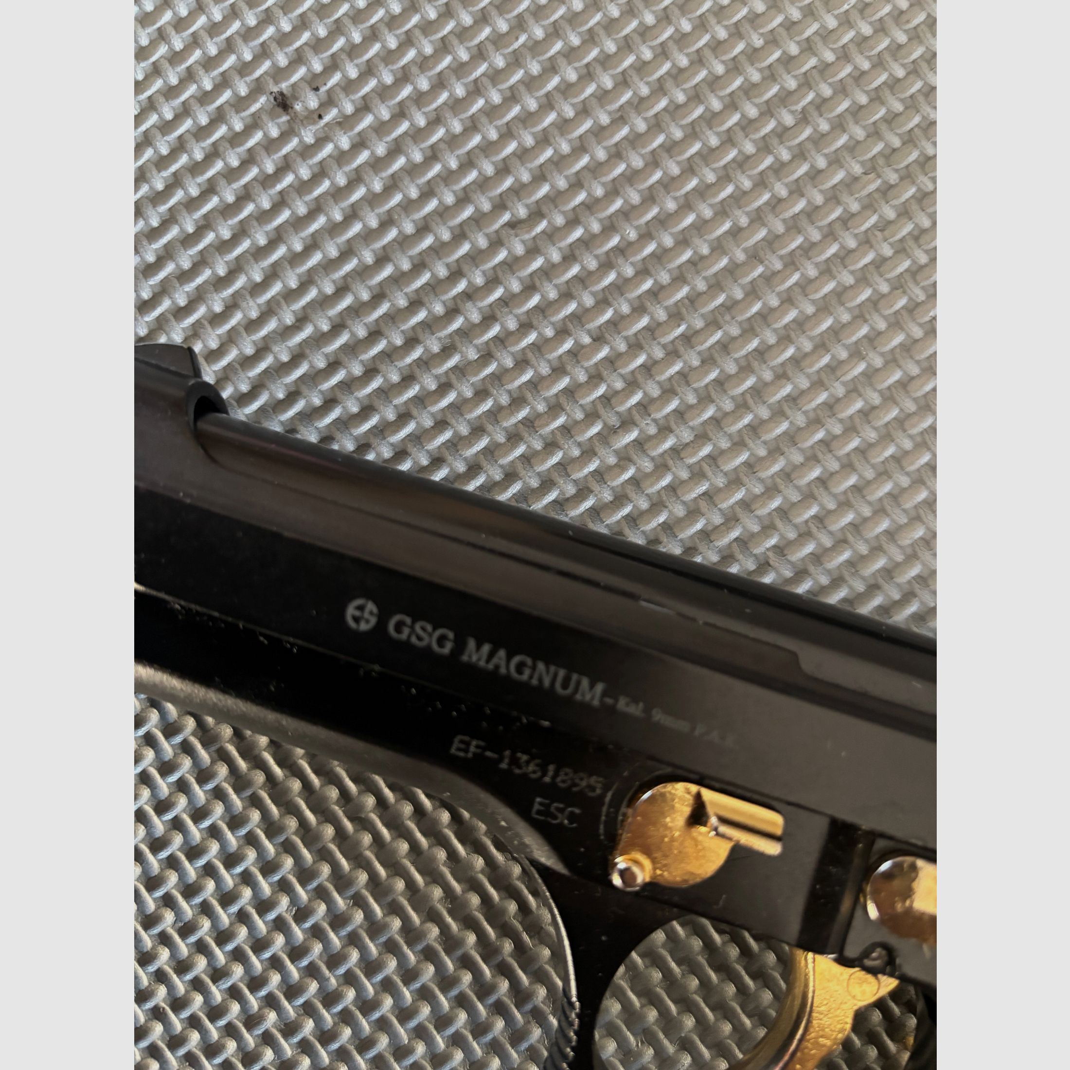 Ekol Firat Magnum Schreckschuss Pistole 9 mm P.A.K. schwarz/gold (B-Ware)