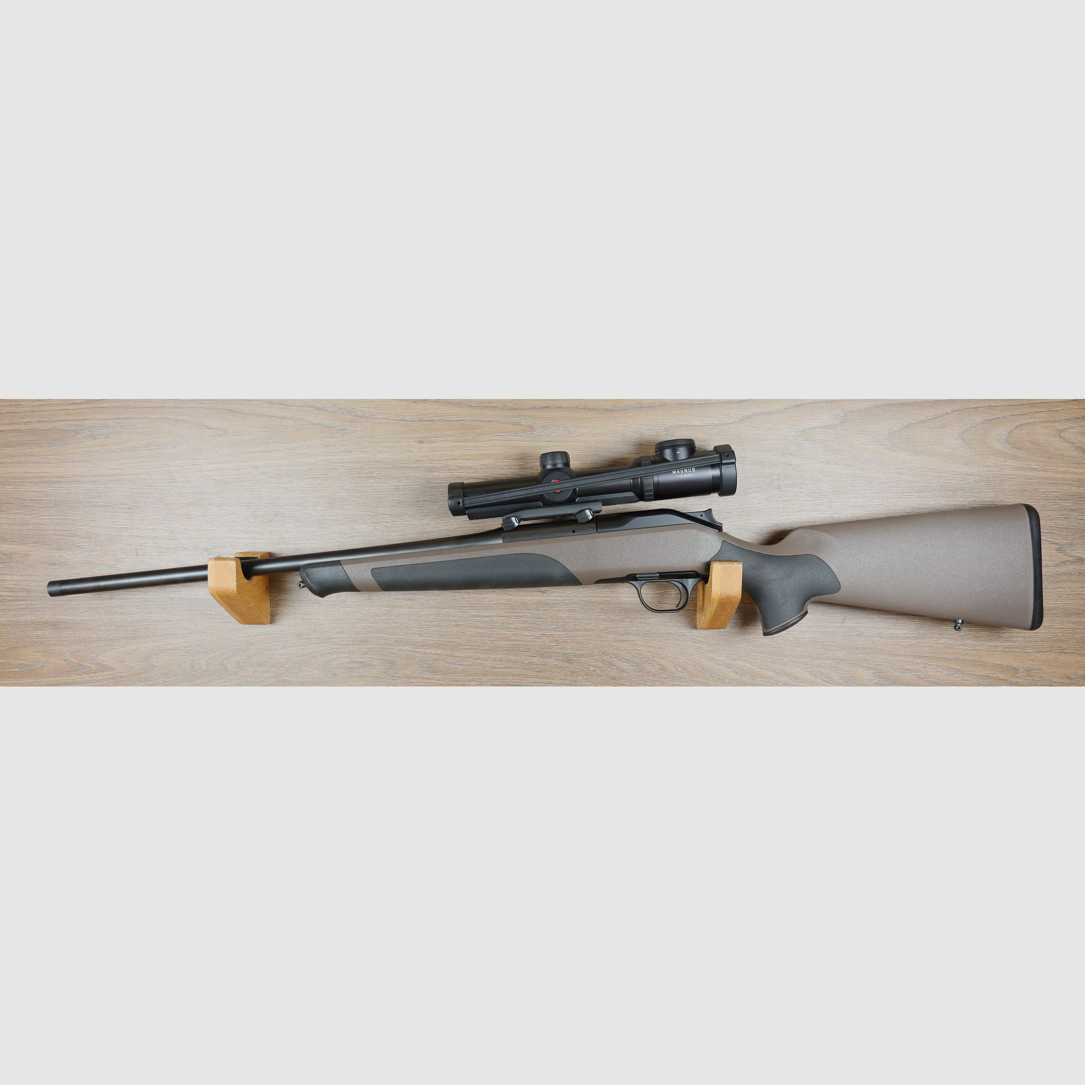 R8 Professional + Zielfernrohr Leica Magnus 1-6.3×24 i L-4a, Bild 2 von 2