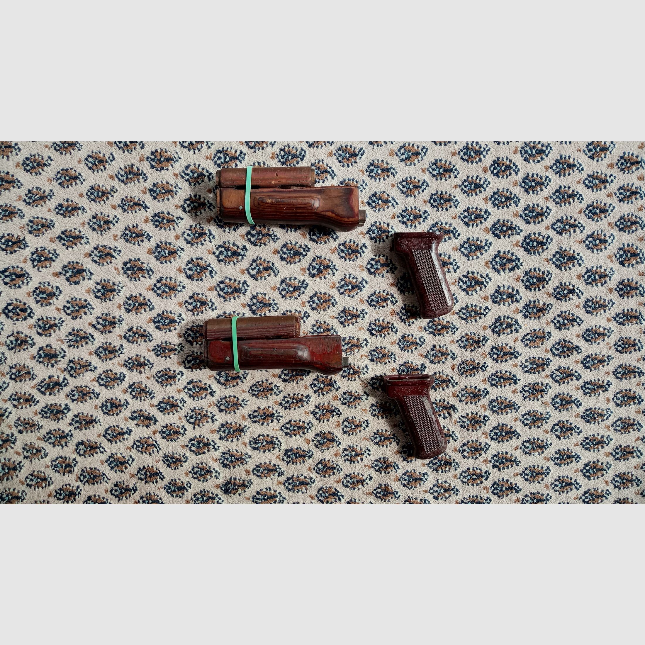 2 Sets Original Anbauteile inkl. Holz Laminat Handschutz und Bakelit Griff / AKM und AK74 