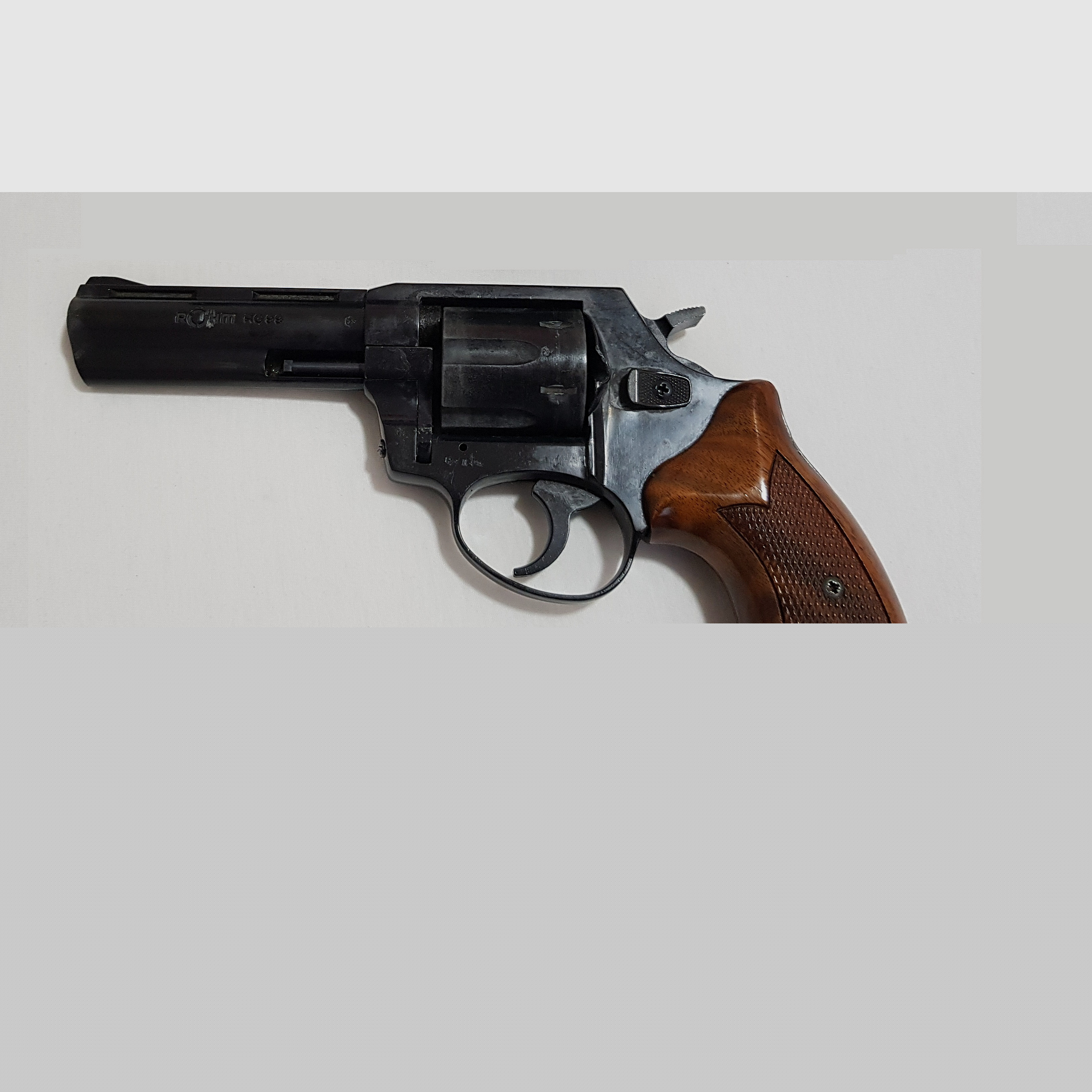 Röhm RG 99 brüniert mit Holzgriffschalen .380 R / 9mm Knall Schreckschuss Pistole 6 Schuss Trommel Kontakt: yardsalez@proton.me 