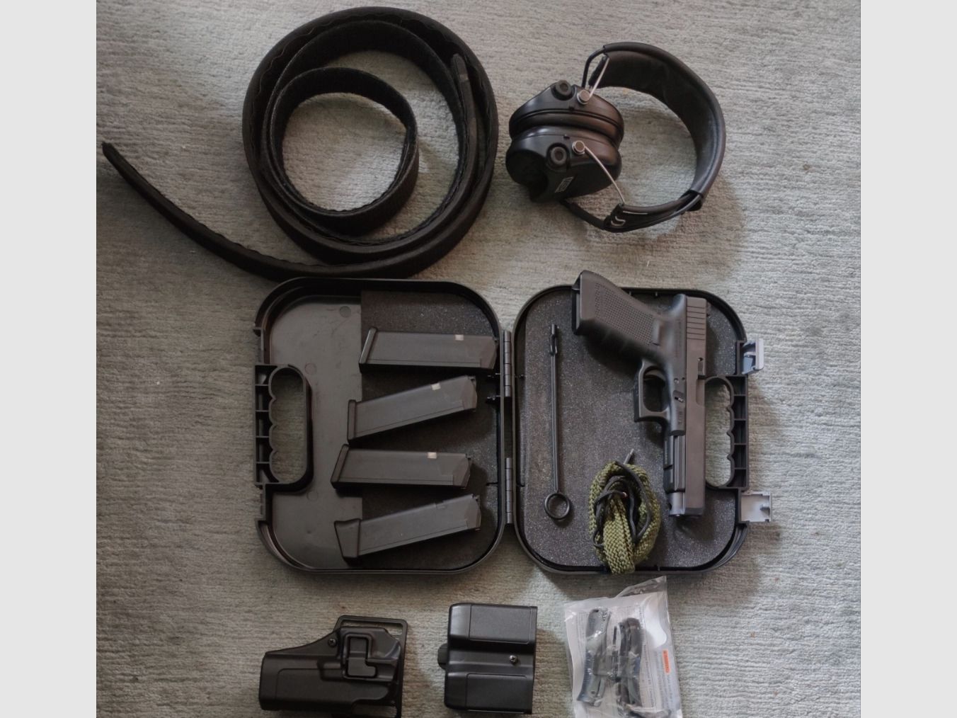 GLOCK34 Gen4 mit 4 Magazinen, Gehörschutz MSA, Holster, Magazinträger. 