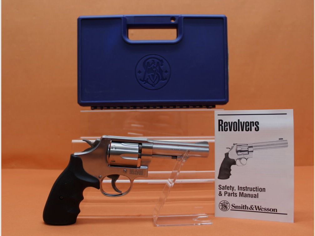Smith & Wesson/S&W Revolver .38Special Smith&Wesson/ S&W64-6 en acier inoxydable, canon de 4" avec guidon en rampes/ poignée en caoutchouc