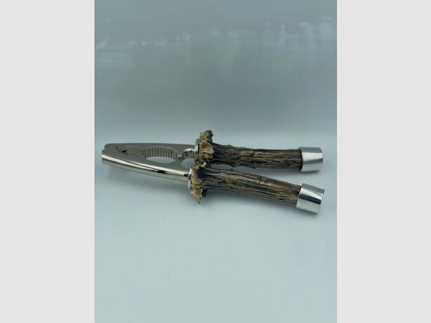 Casse-noix supports pour cerfs/étain, image 1 sur 2