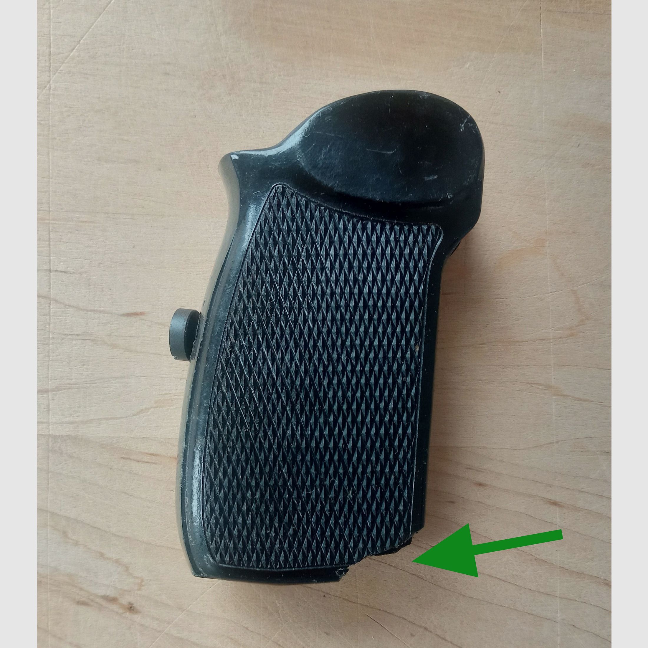 Bakelite grip shell with minor damage for DDR police pistol-M / Vintage grip for East German Makarov // 8 rounds PM 9x18