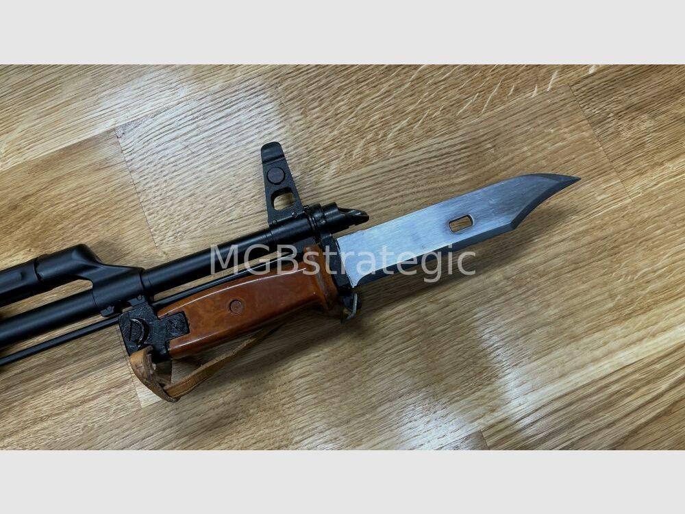 WBP Jack - karabinek samopowtarzalny .223Rem - system AKM AK47 AK74 z drewnianą kolbą - z tłumikiem ognia - wyprodukowano w Polsce