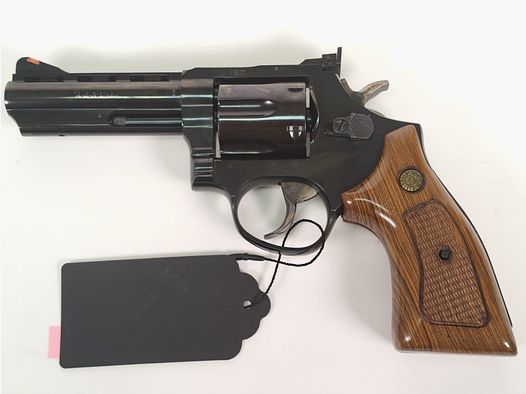 Taurus revolver .357 Magnum – blued with wooden grip