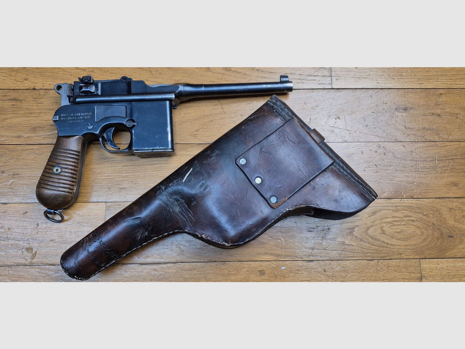Sehr seltener Automatikpistole C96 Typ Schnellfeuer „genannt 712“ – Kal. 7.63 Mauser – Seltenes Exemplar, das von der Wehrmacht oder der SS verwendet wurde – Mythische Waffe – Eines der letzten produzierten Exemplare – Westinger-Typ Selektor – 100% monomatrikulierend – Mauser 10-Schuss Magazin konform – Handgefertigtes Etui 2. Weltkrieg – TBE++ – Kategorie A2 – Export AUSSCHLIESSLICH!, Bild 30 von 34