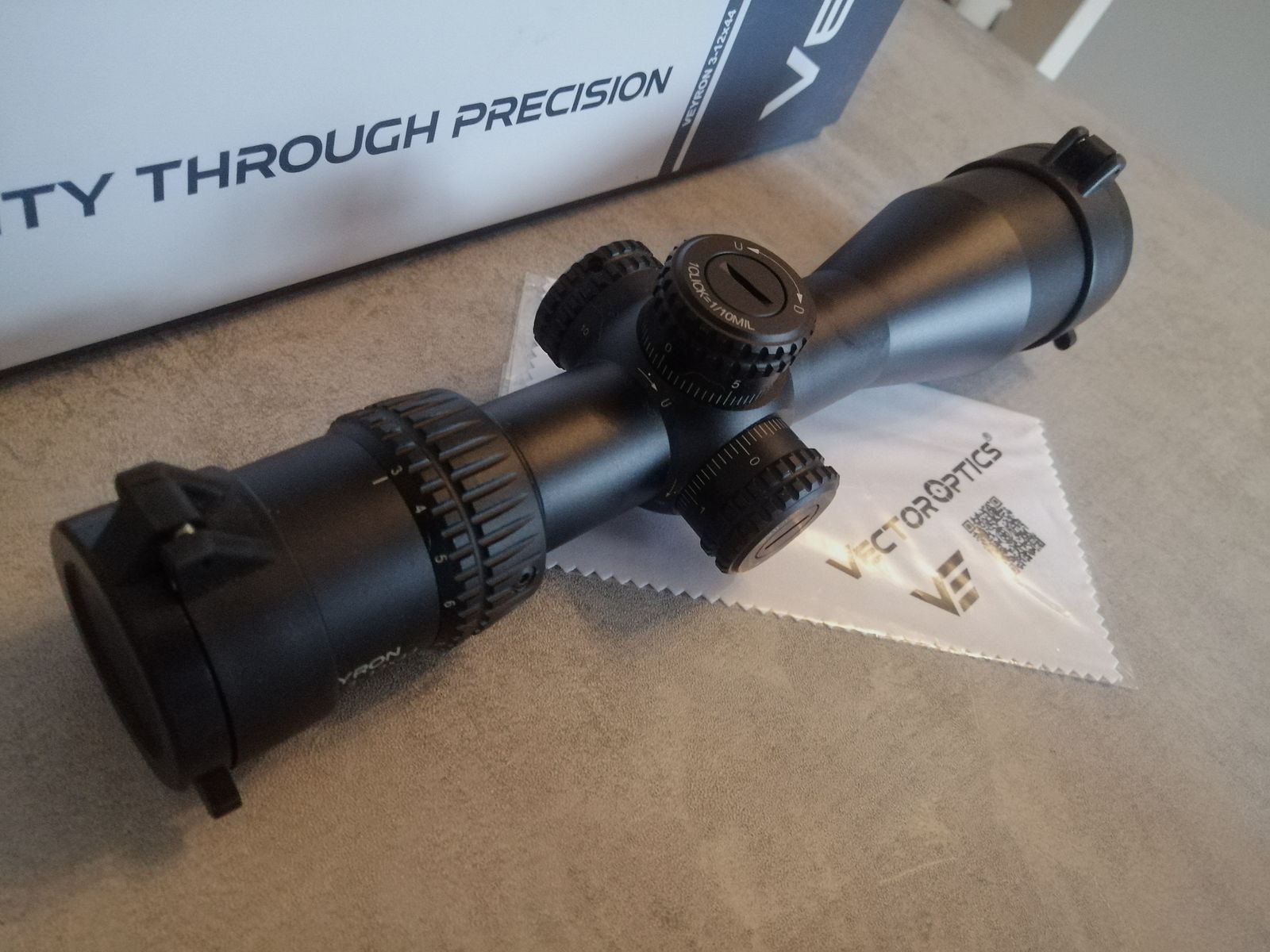 Victor Optics Veyron 3-12x44 Zielfernrohr mit verstellbaren Montagen