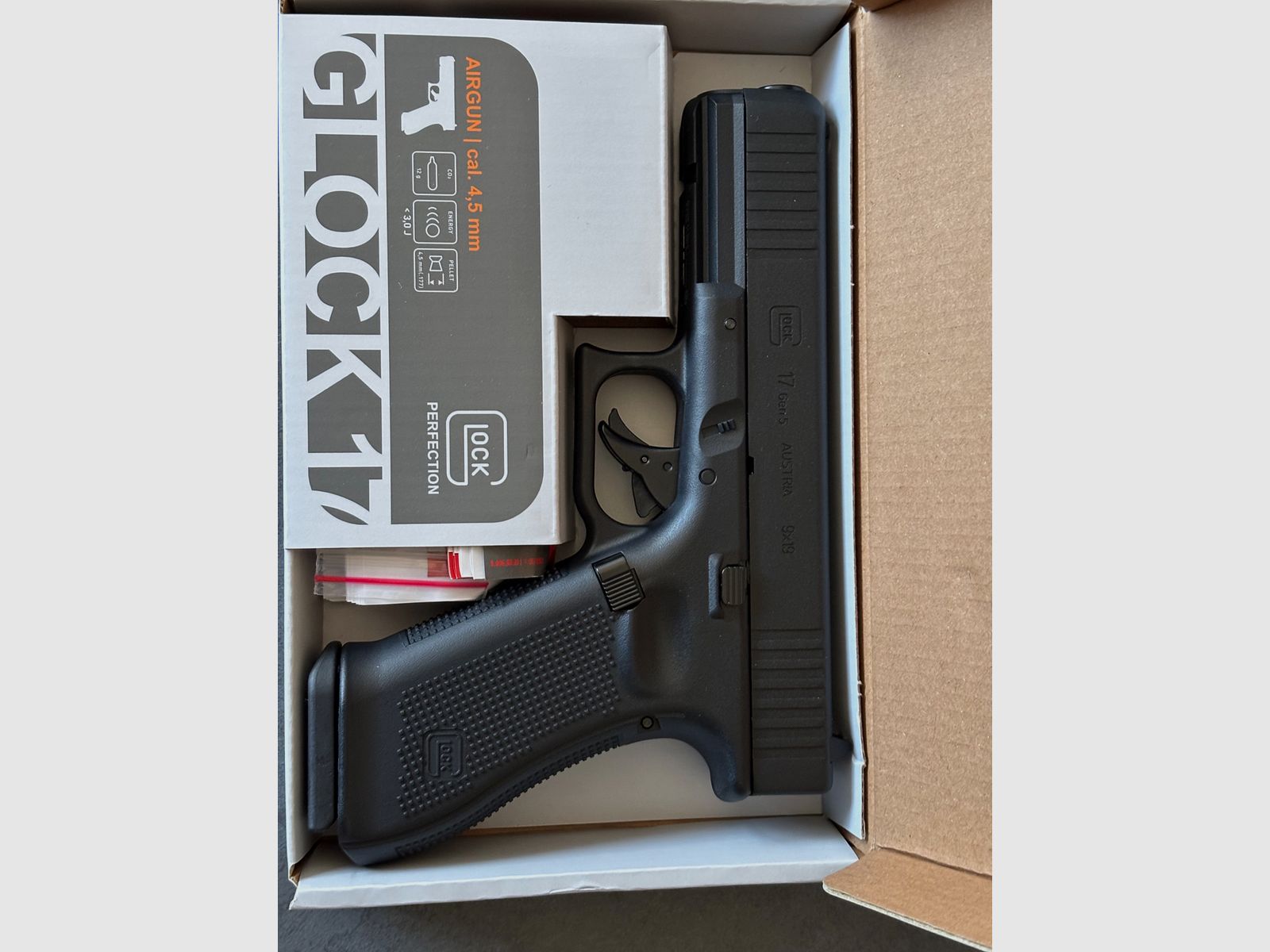 GLOCK 17, Gen5, Co2-Pistole, Kaliber 4,5mm, Diabolo Blowback(P18) SET !! NEU und OVP, Bild 1 von 8