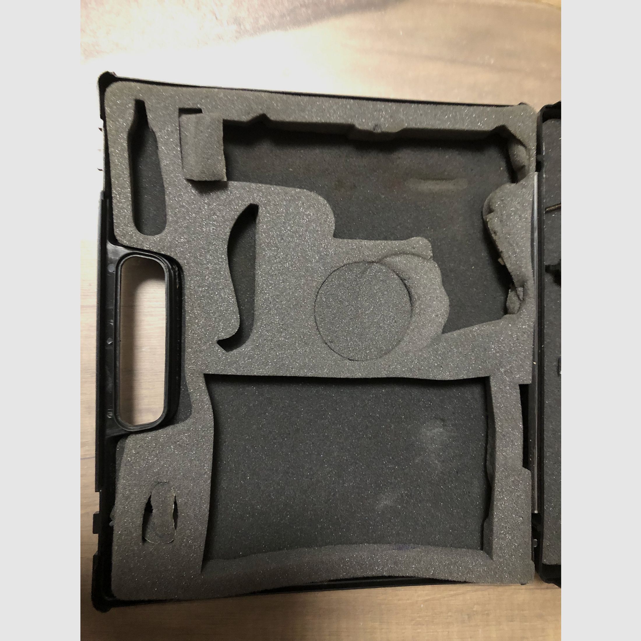 Walther CO2 CP99 pistool als onderdelenhouder