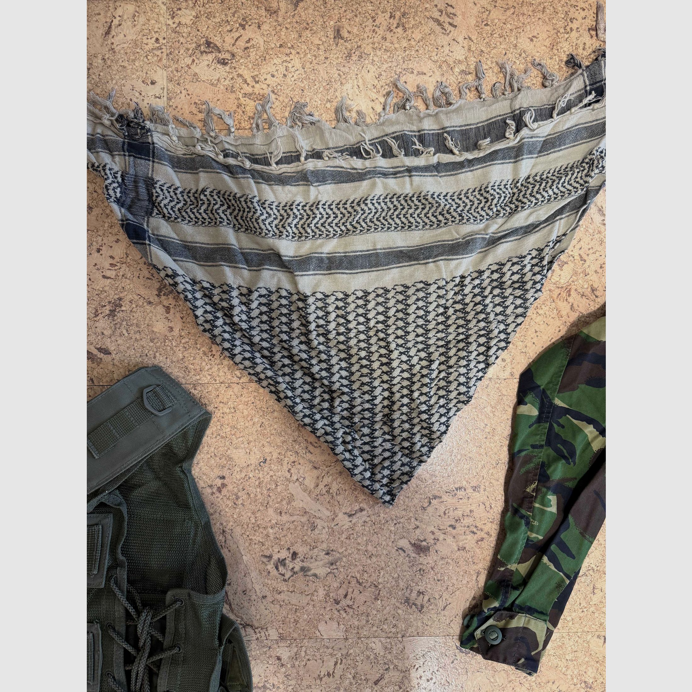 Airsoft-Ausrüstung zu verkaufen – Komplettes Set für Anfänger mit Zubehör in British Army Optik / DPM / Rebellen Outfit