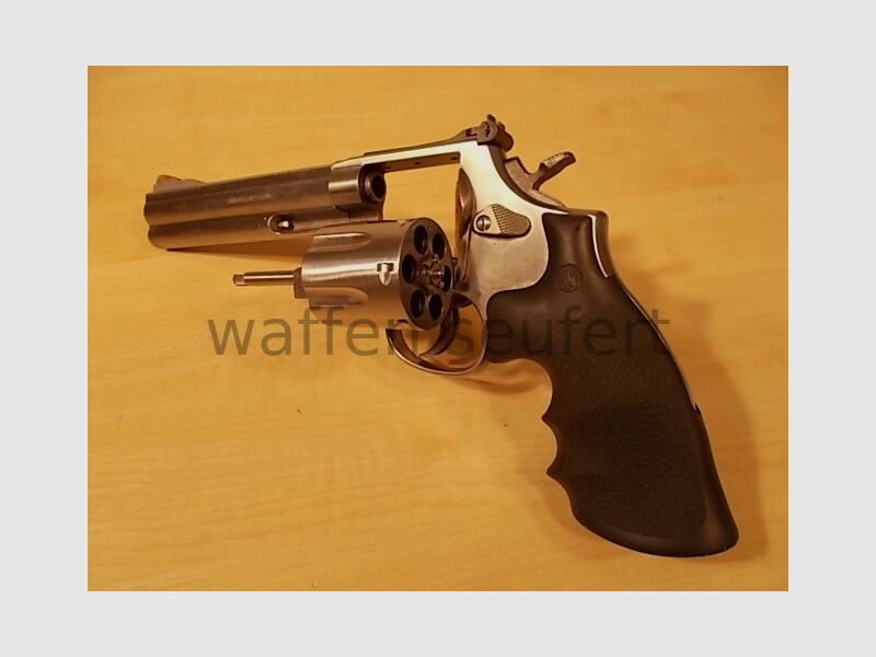 Smith & Wesson 686-5 6-Inch Stainless Revolver
