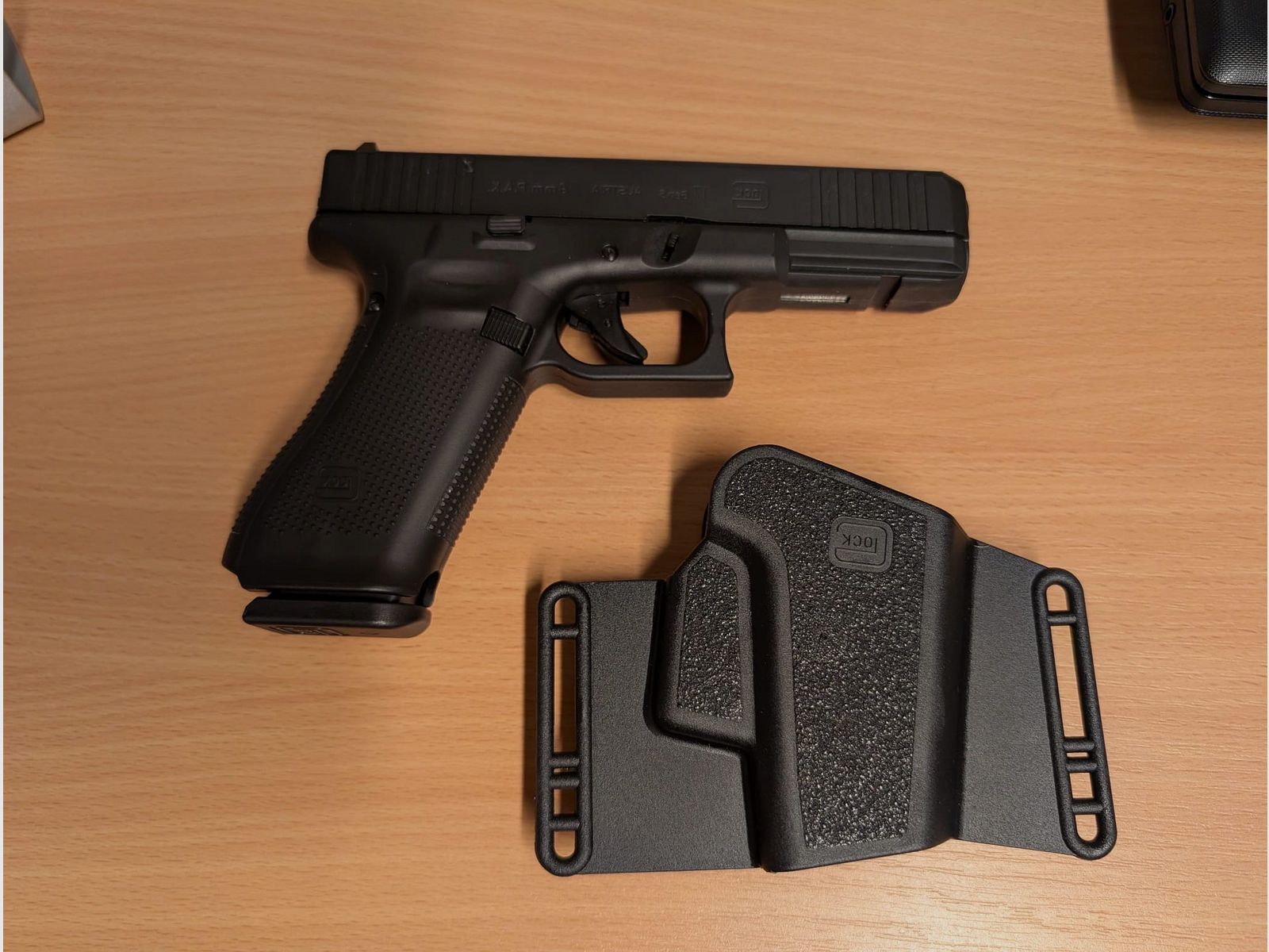 Glock 17 gen 5 Schreckschuss P.A.K / inkl. neues Glock Holster/inkl. Versand