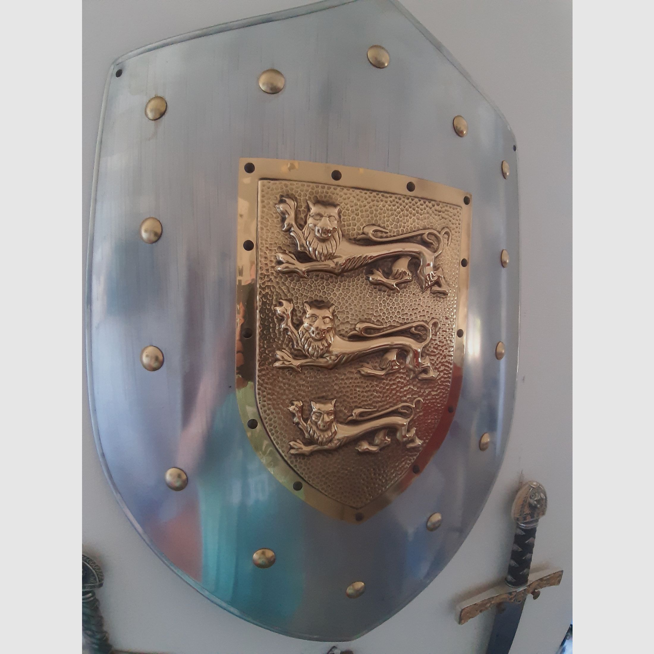 KÖNIG RICHART LÖWENHERZ , das SCHWERT, der DOLCH + das  SCHILDWAPPEN