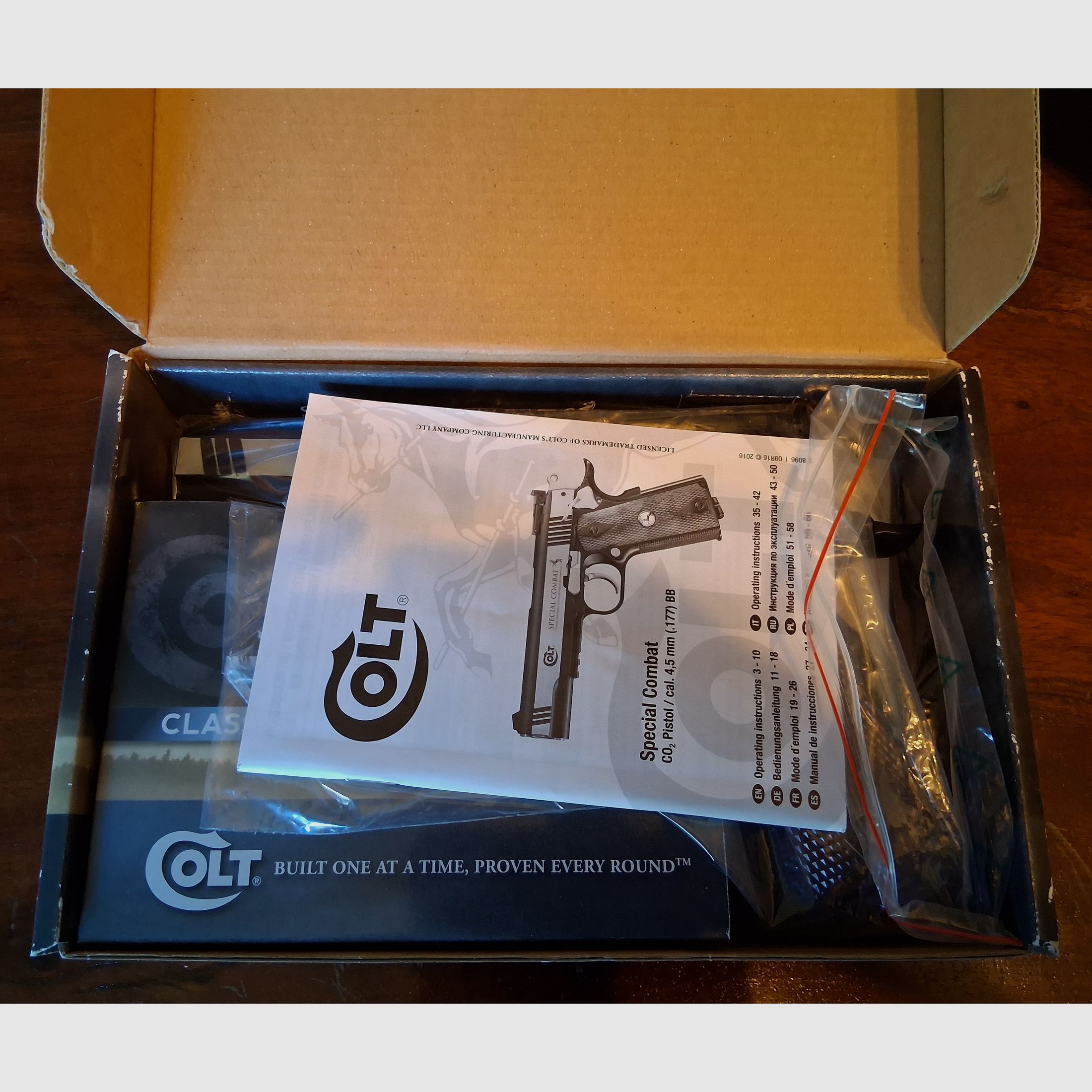 Colt 1911 A1 CO² calibre .177 /4,5mm BB avec marquage F, libre à partir de 18 ans