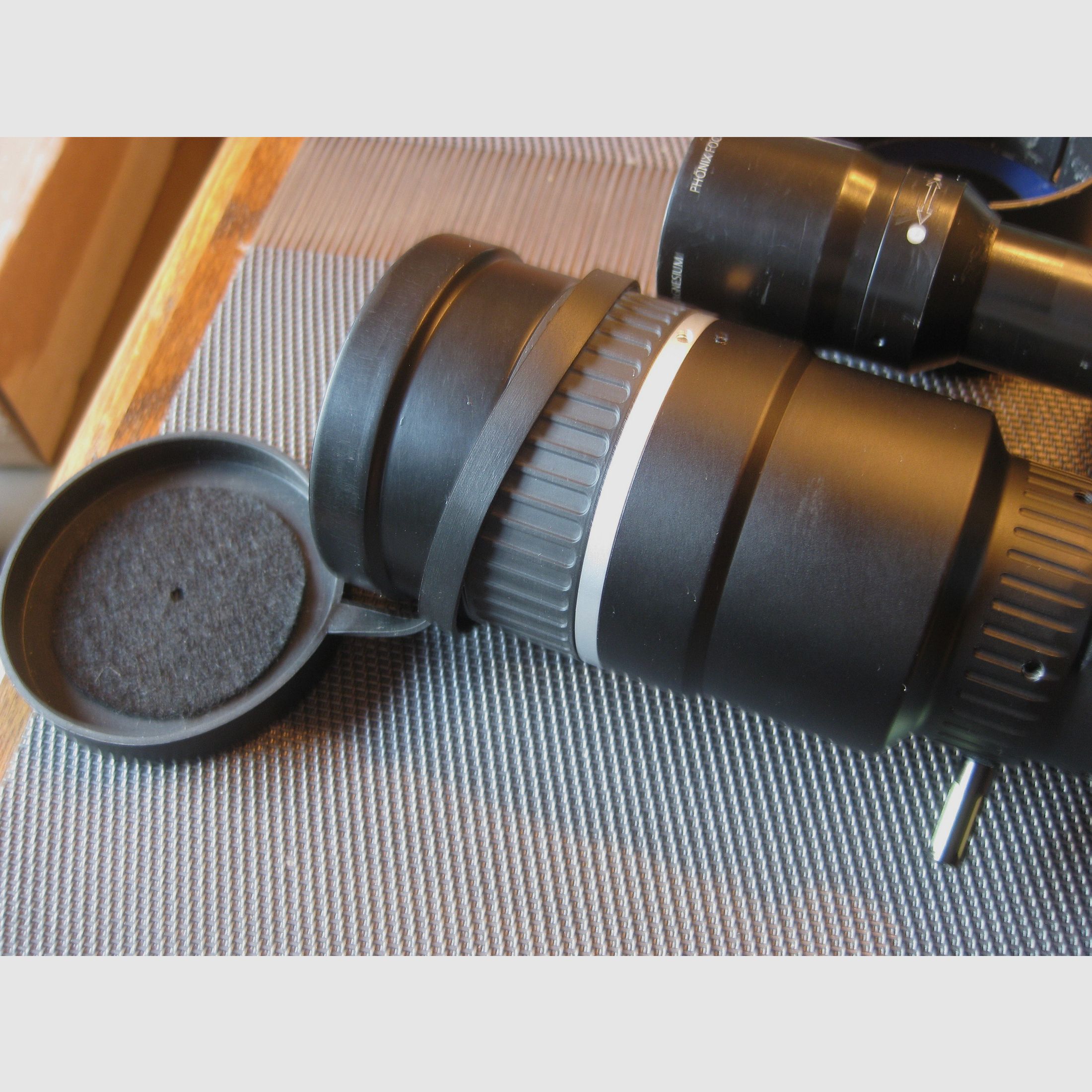 HECHO EN ALEMANIA = Jahnke DJ-8 NSV 1x56 con tubo TOP verde! Clase de potencia 2 en clasificación 1 sin puntos con función AG=Autogating! Proyector Jahnke Phönix FOCUS y 2 adaptadores para diámetro exterior de 62 mm, por lo tanto, generalmente para objetivos de 56 mm, uno de ellos con anillo de compensación para la mayoría de los ZF de 50 mm!