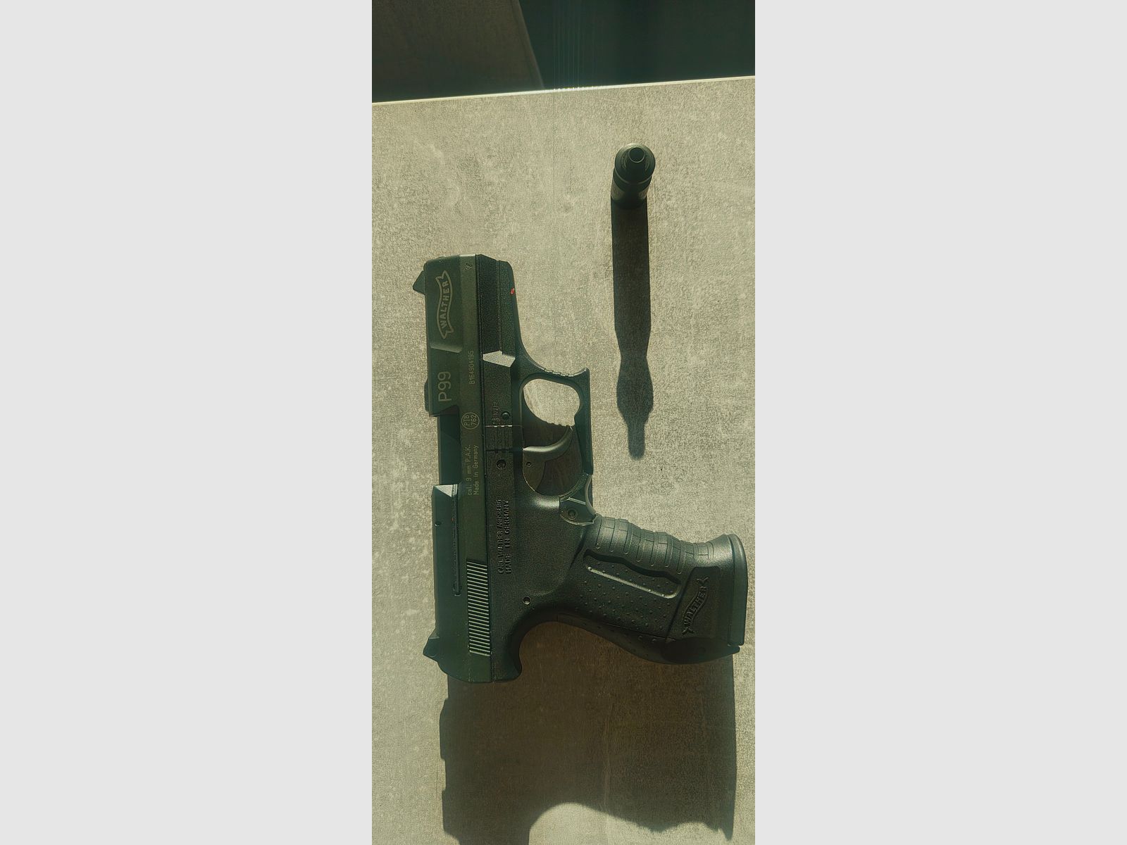 Walther P99 Schreckschuss Pistole 9mm P.A.K.  in schwarz inkl. Geldkassette 