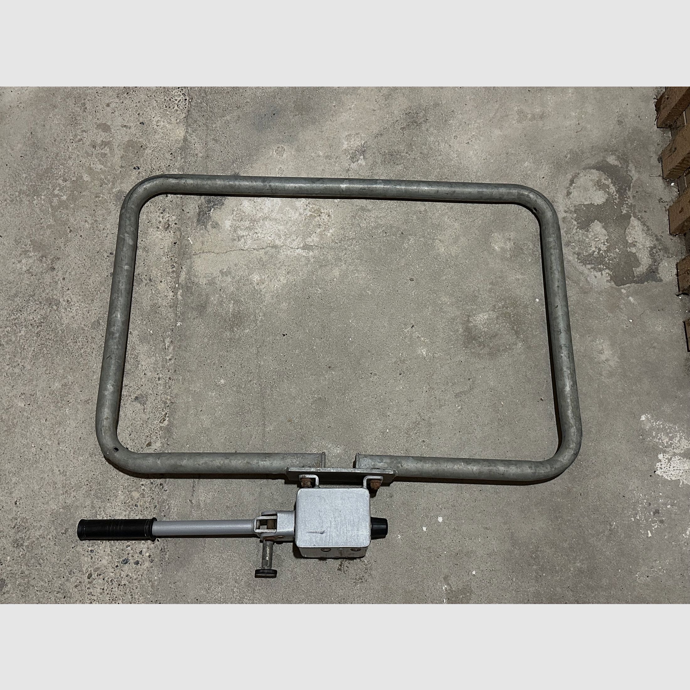 Mannser Heckträger mit 2 Wannen / Wildwannen (lebensmittelecht)