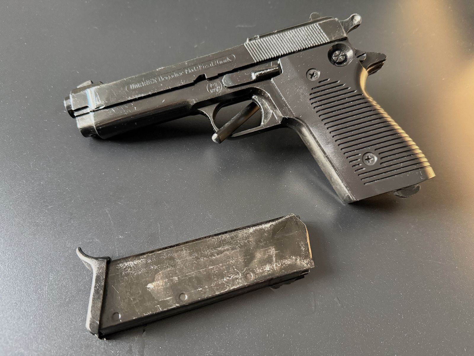 UMAREX Brigadier Cal. 8 Knall/blanc Schreckschusspistole