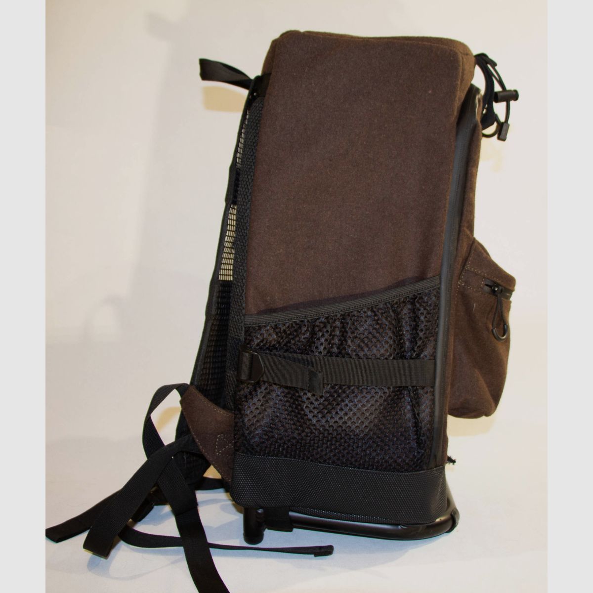 MJOELNER HUNTING Rucksackstuhl Björn Braun mit Metallrahmen