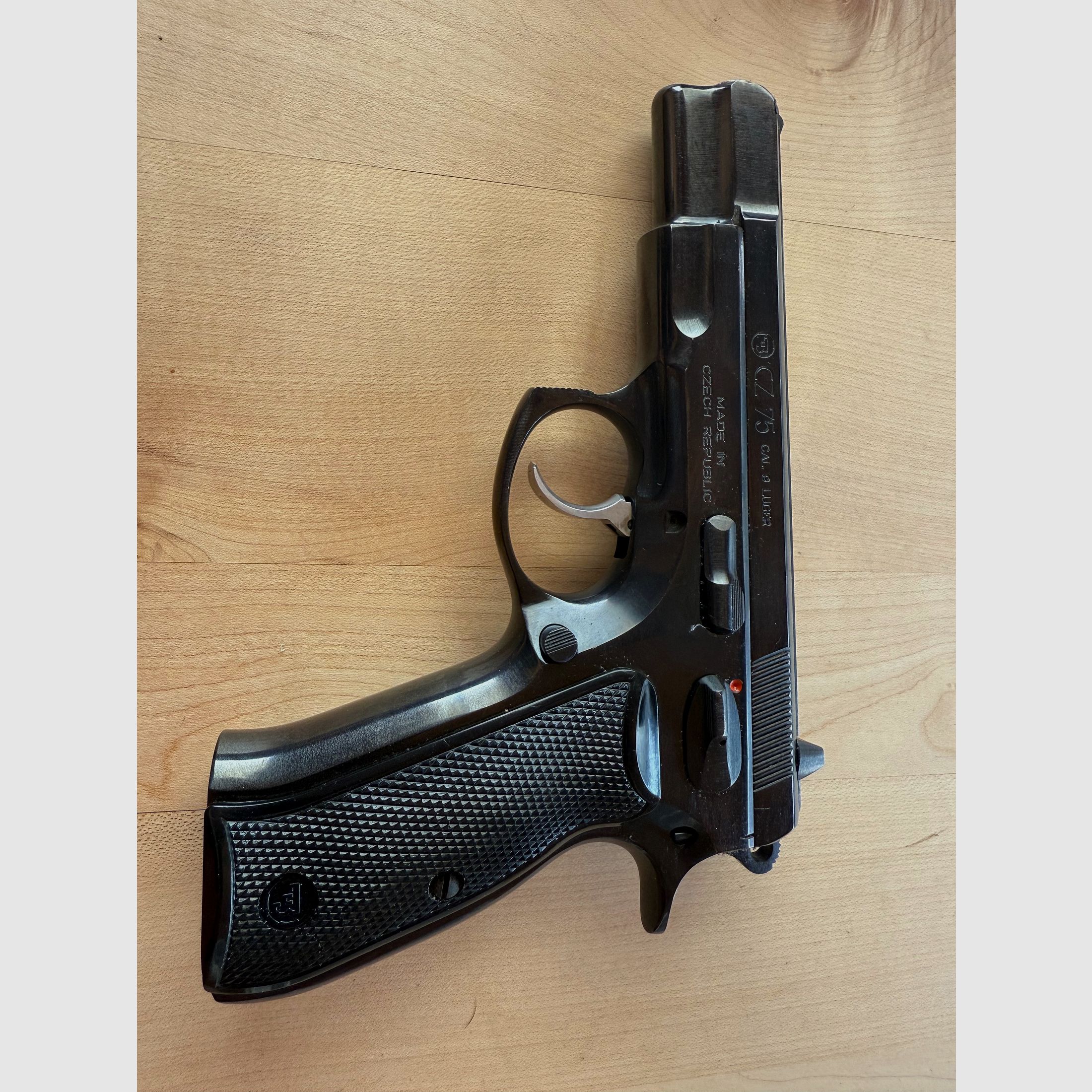 Pistole CZ 75 