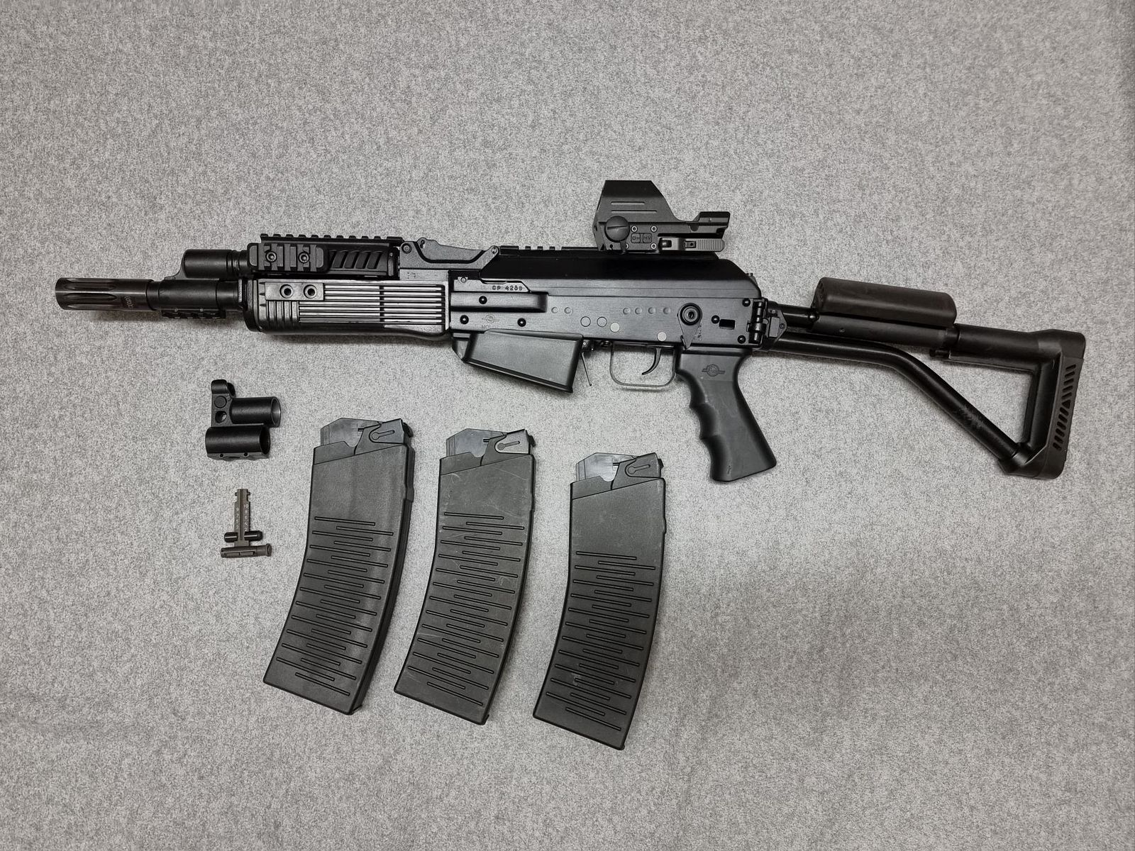 Molot Vepr 12-E Politie - kal. 12/76 - compacte zelfladende shotgun in Kalashnikov-stijl met insteekmagazijnen