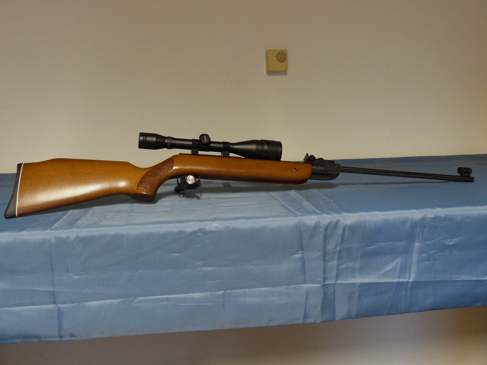 Carabina de aire comprimido Diana modelo 35 con mira telescópica Cal. 4,5 mm en estado como nuevo