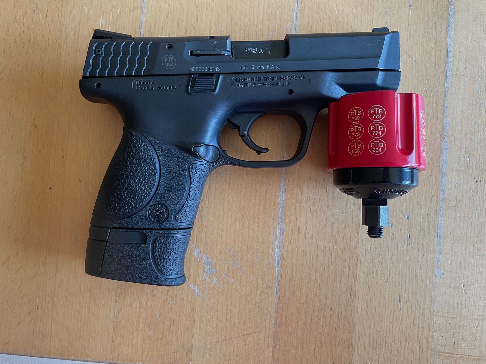 Smith & Wesson M&P 9c blank firing pistol 9 mm P.A.K. – Excellent condition – only 100 shots.