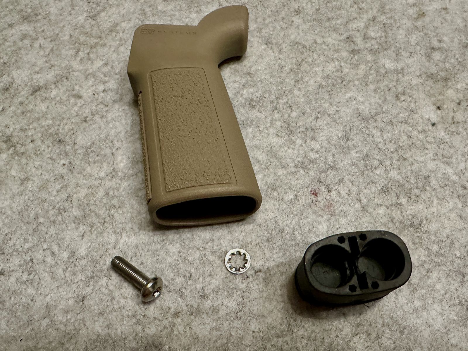 B5 Systems Type 23 P Griff in FDE + verticale MLOK voorgriff