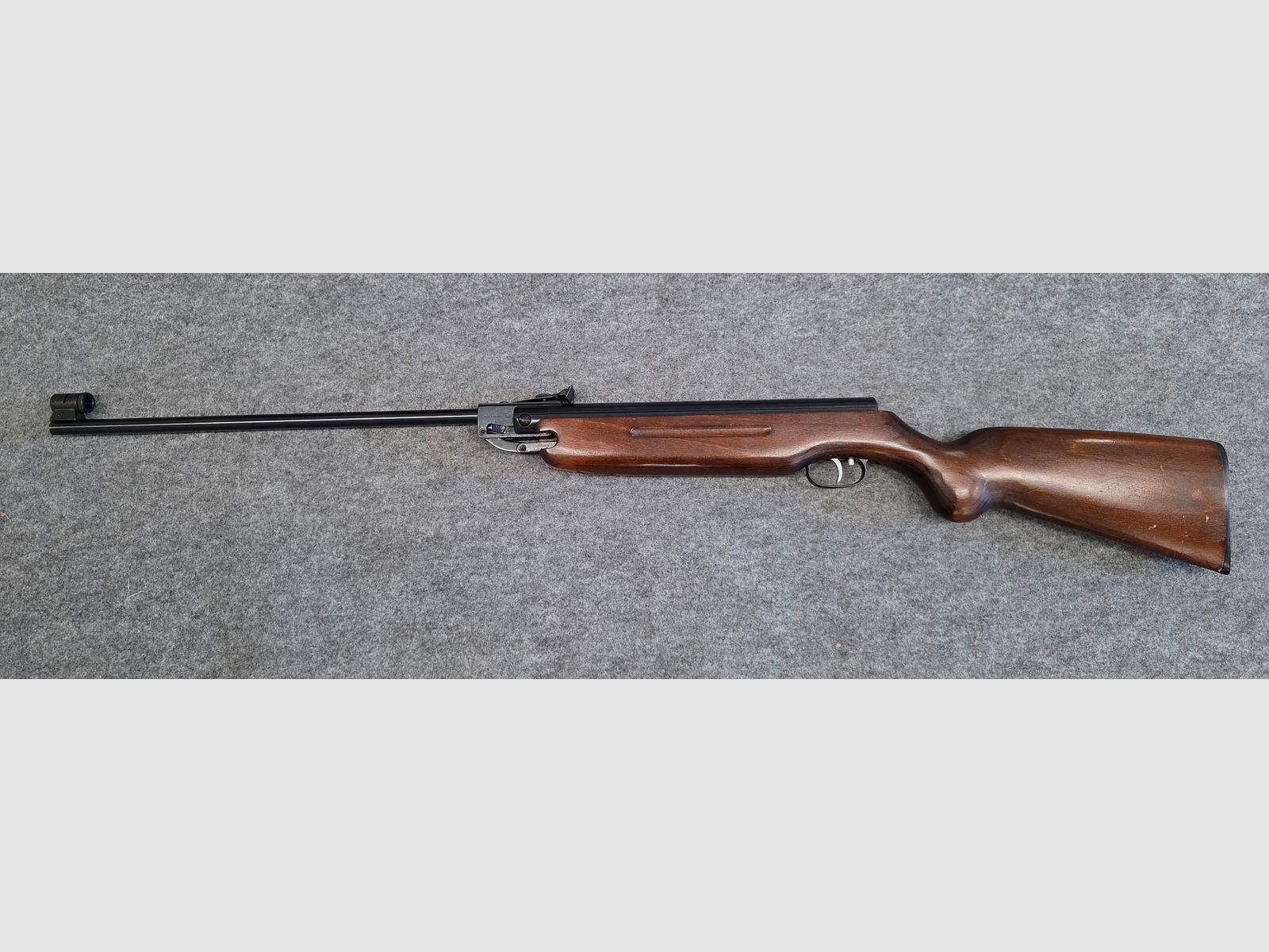 Weihrauch HW 35 z 1970 r. z oznaczeniem F, karabinek łamany, wiatrówka kaliber 4,5 mm HW35