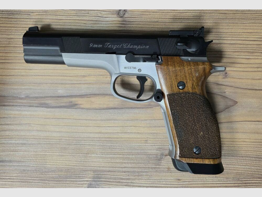 Smith & Wesson Target Champion