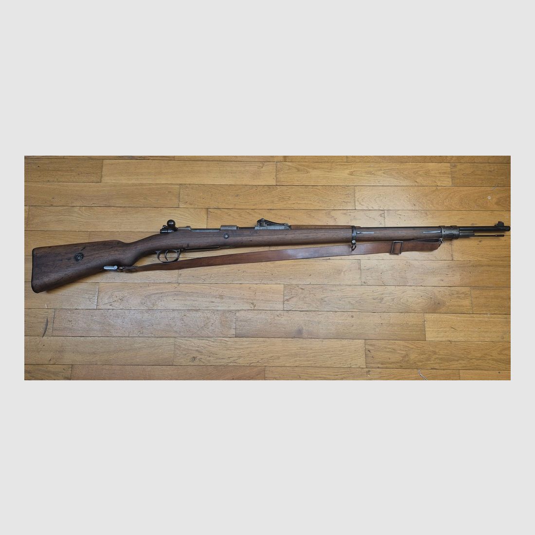 Wunderschönes Gewehr G98 – Gewehr 1898 – Arsenal Spandau 1900 – Originalkaliber 8×57 IS – Vollständig monomatrikuliert außer der konformen Reinigungsstange – Original braune Lederriemen – Prestigeträchtige Zuordnung zum 1. Grenadier Kronprinz „1. R. 4. 150.“ – TBE+, Bild 2 von 31