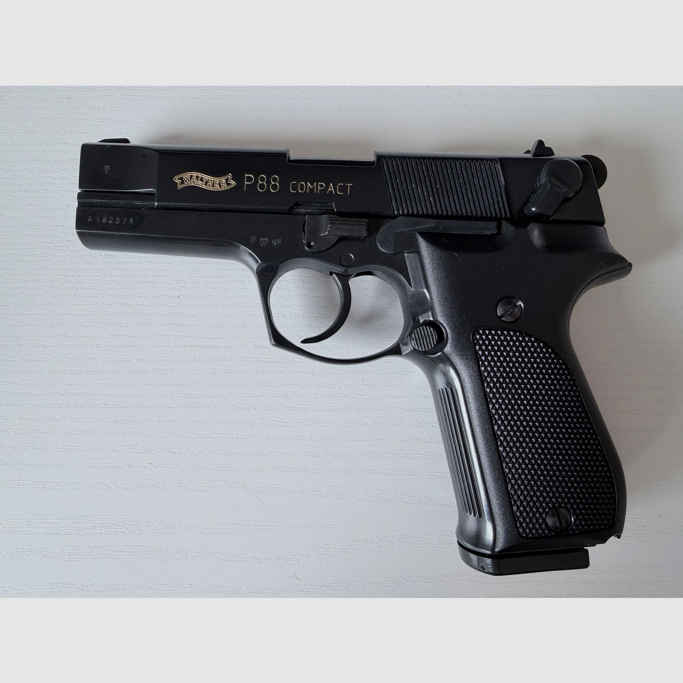 Walther P88 Compact mit 4 Magazinen und Verschlussbecher in originalem Koffer