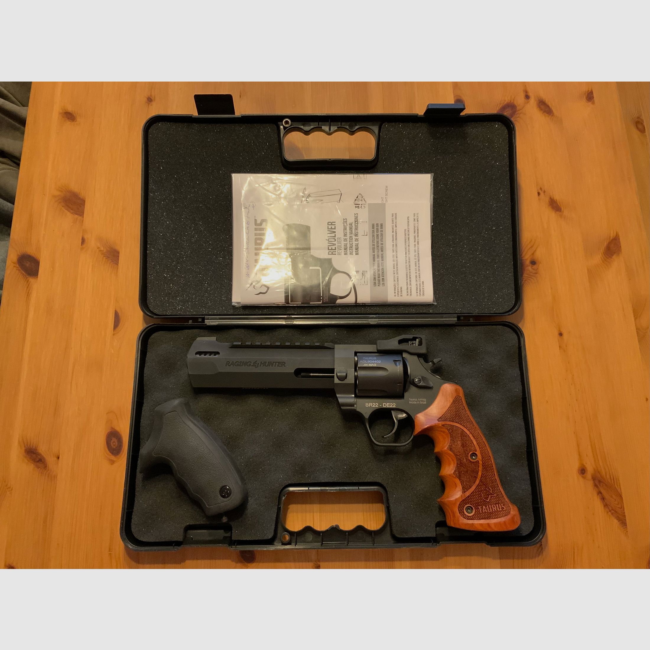 Revolver TAURUS Raging Hunter .44 Rem. Mag., 6 3/4“, matt-schwarz