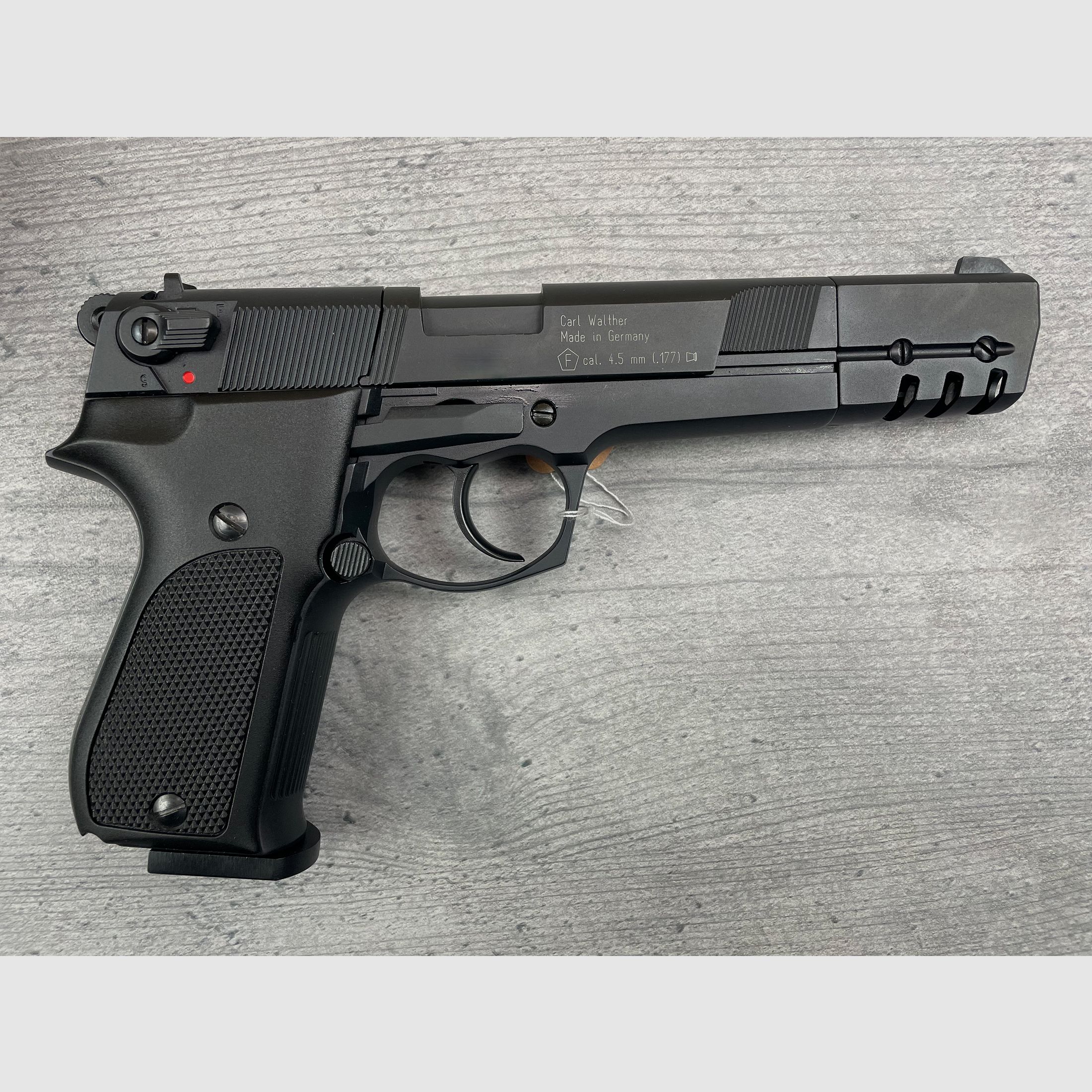 Pistola CO2 Umarex Walther CP88 4,5mm Diabolo + 3 cartucce, munizioni, schede di tiro e grande valigia