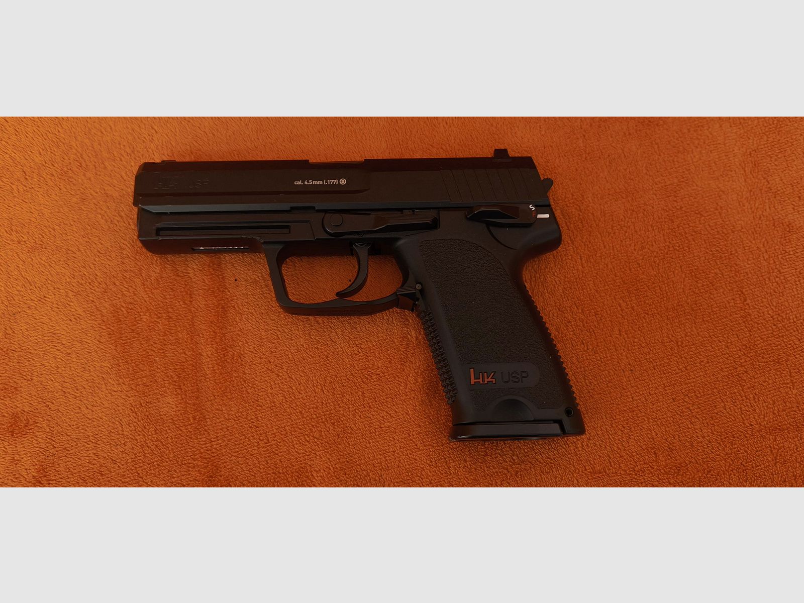 HK USP CO2 air pistol 4.5mm steel BB with signs of use