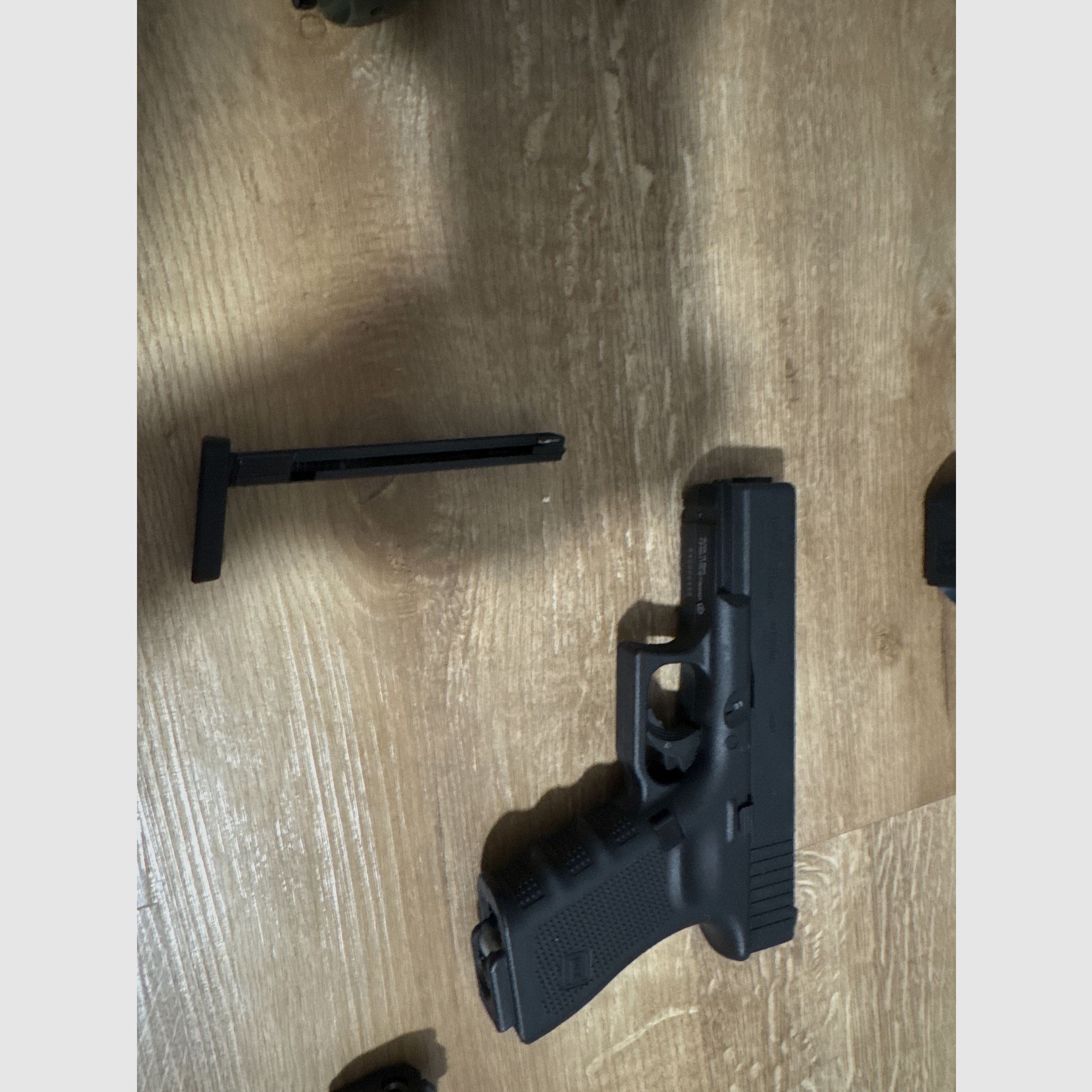 **CO2** 2x Glock 17 1x Glock 19 1x Walther CP88