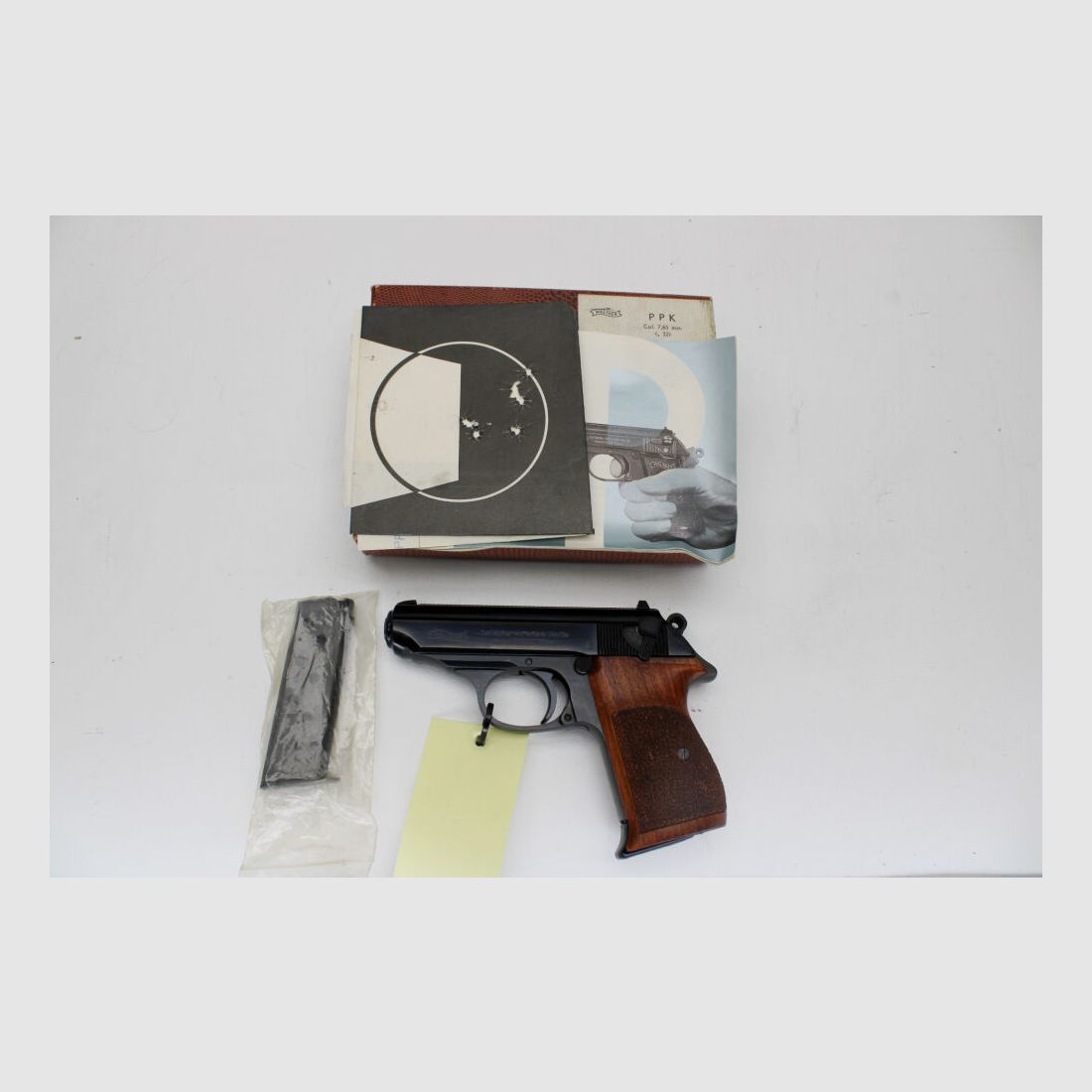 Pistolet Walther PPK kal. 7,65mm Browning z 2. magazynkiem pudełko Anschußb 7,65mm Browning, zdjęcie 1 z 3