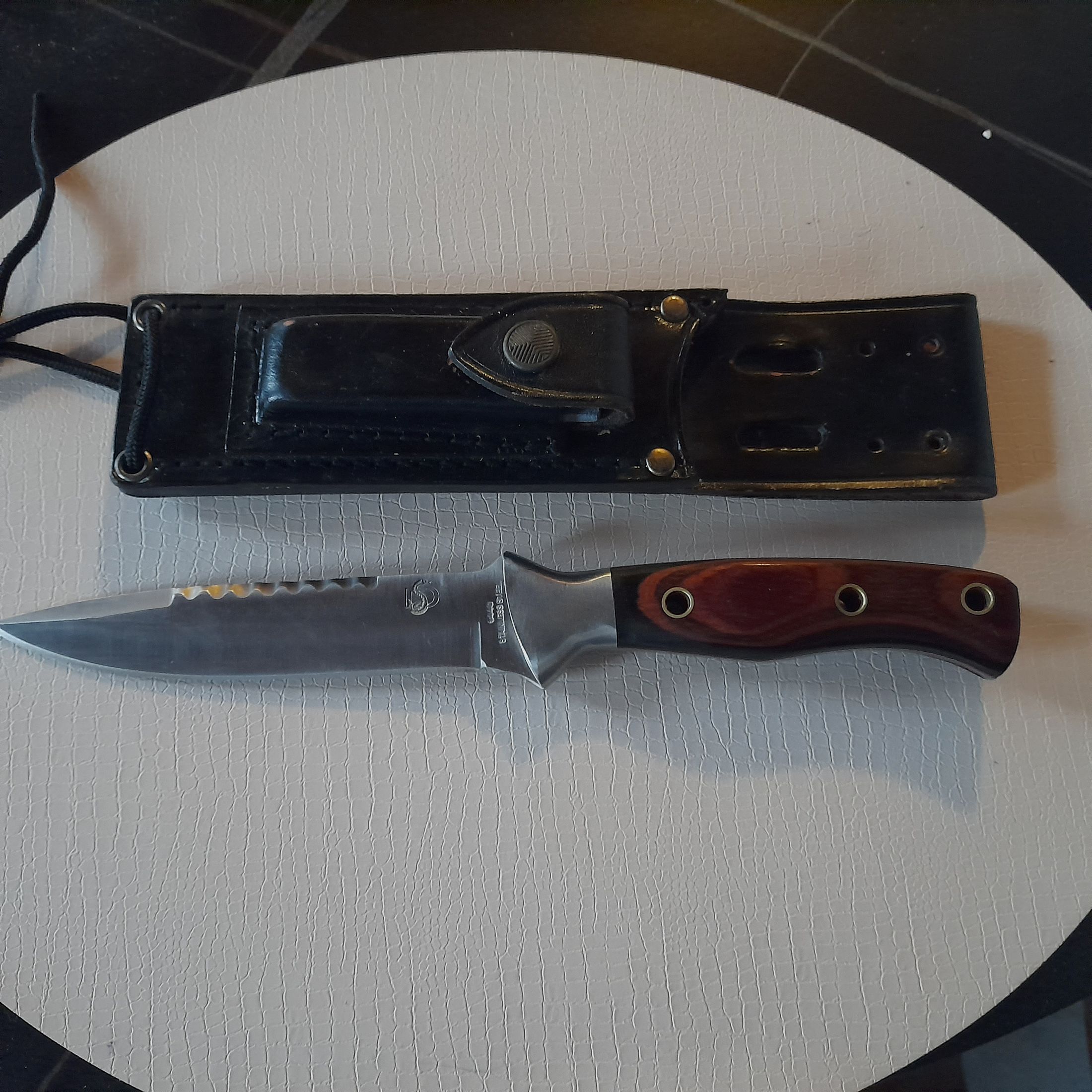 Couteau de chasse lame d'environ 14 cm avec étui en cuir