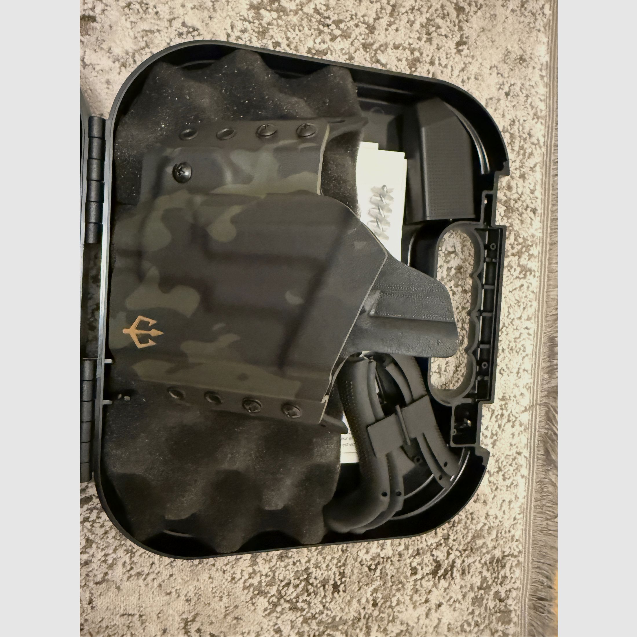 Glock 45 – neuwertig – mit Streamlight TLR-8 (Lampe + roter Laser) & Black Trident Holster