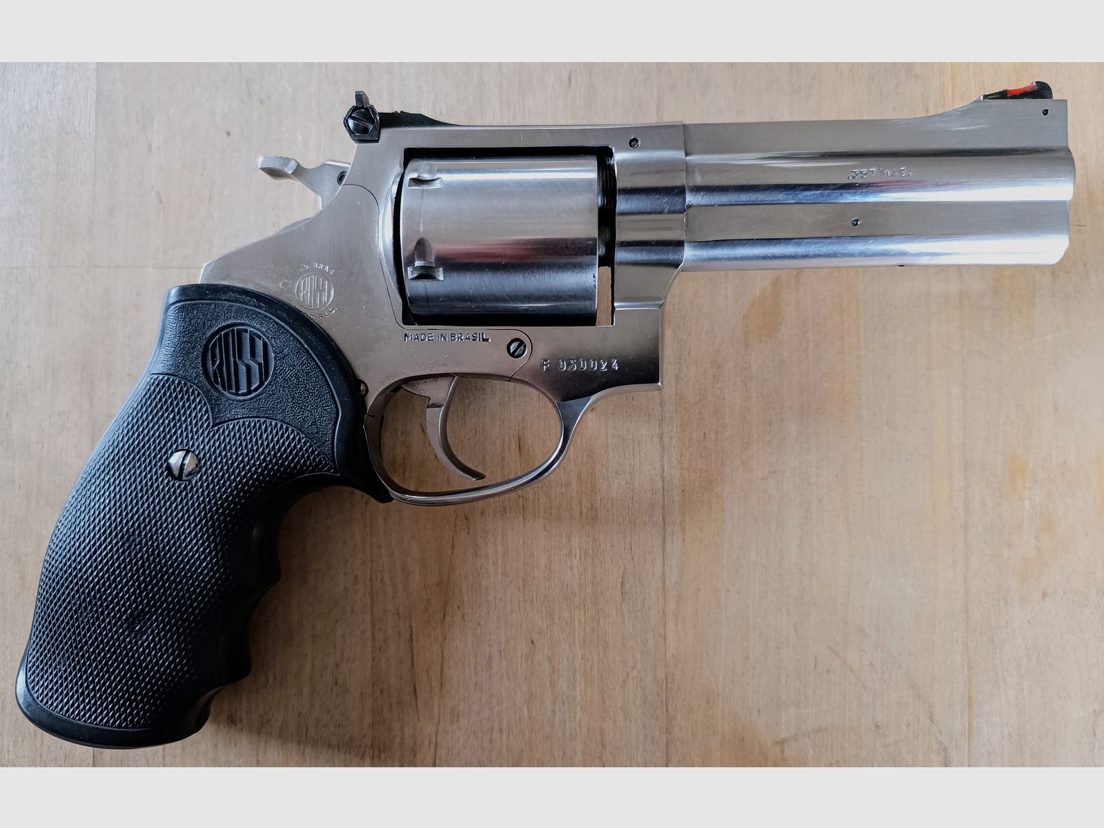 Revolver Marke Rossi Modell 711   .375Mag  4''  Stainlesssteel  Ausführung