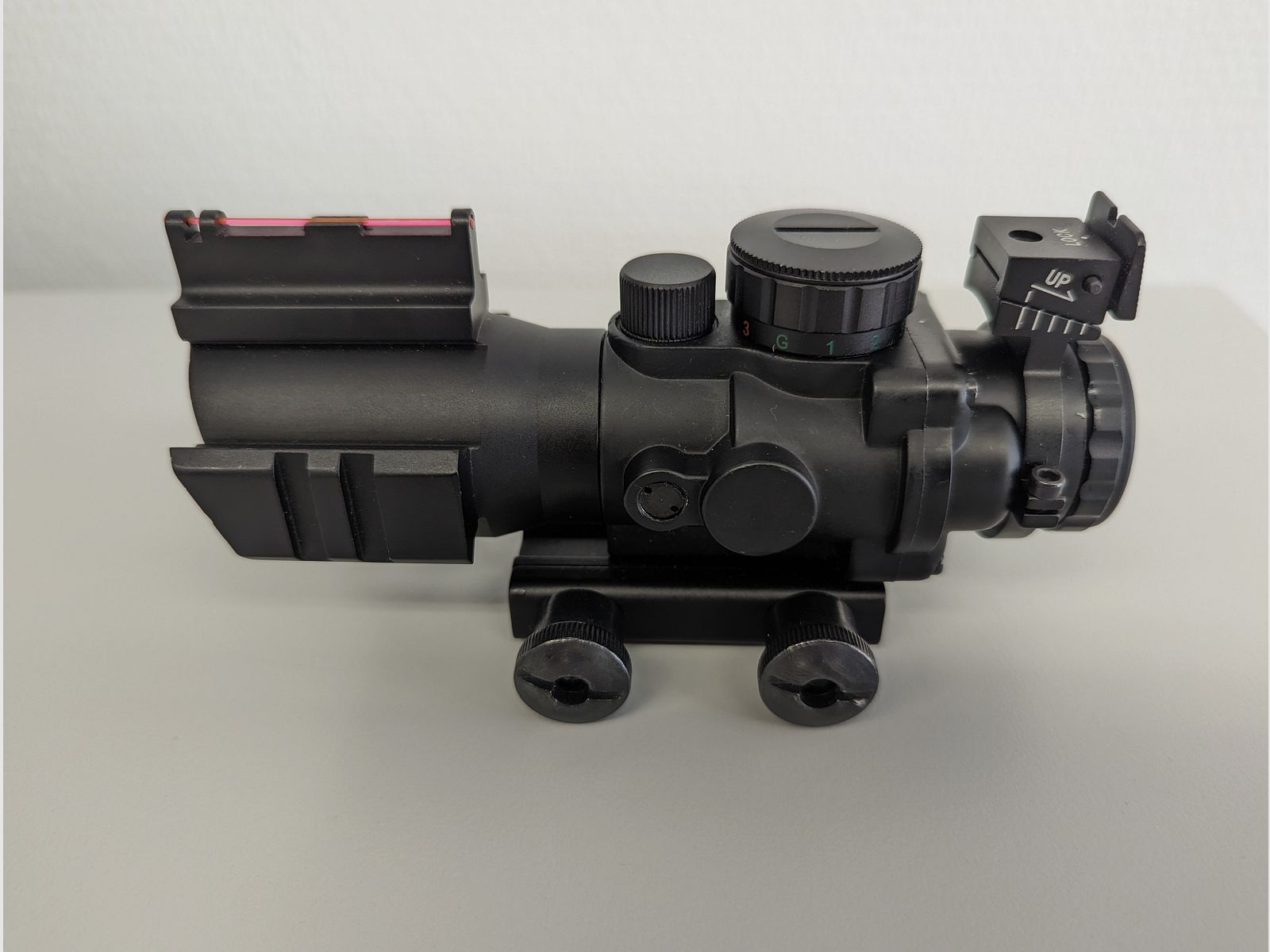 Theta Optics 4x32 Rhino Fiber Scope, schwarzes Zielfernrohr mit rotem Punkt Reflex Leuchtpunktvisier