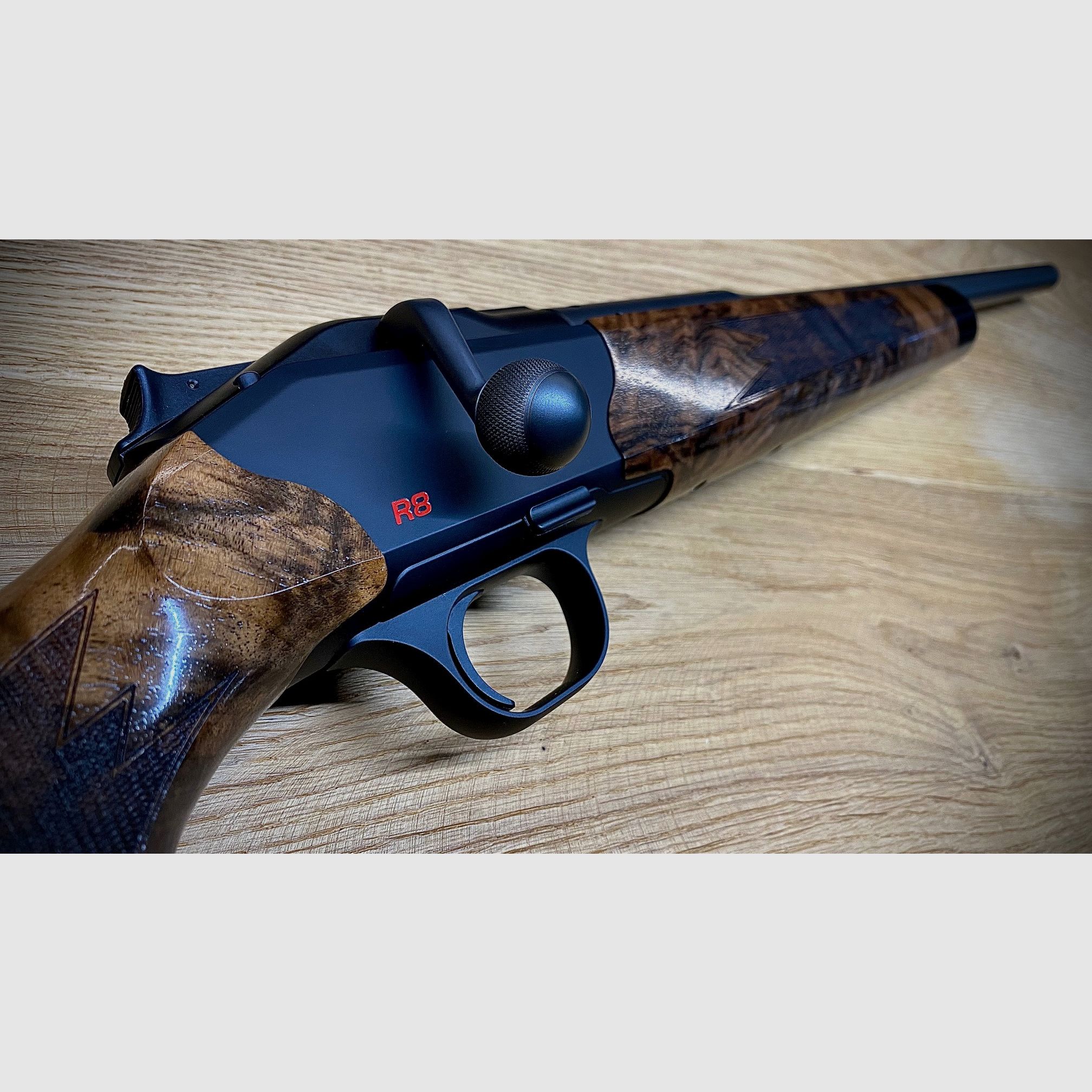 Blaser R8 mit Safari-Schaft / 52cm SW Lauf .308 / Holzklasse 7 / Rote Schaftkappe / Finanzierung möglich!