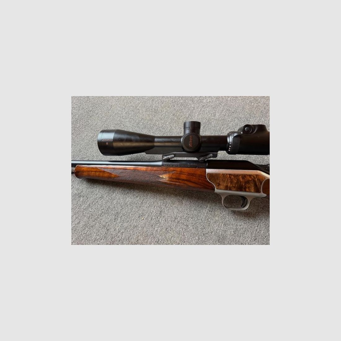 Blaser R93 9,3x62 con Nikon Monarch 2.5-10x50 montaje en estado absoluto de colección como nuevo