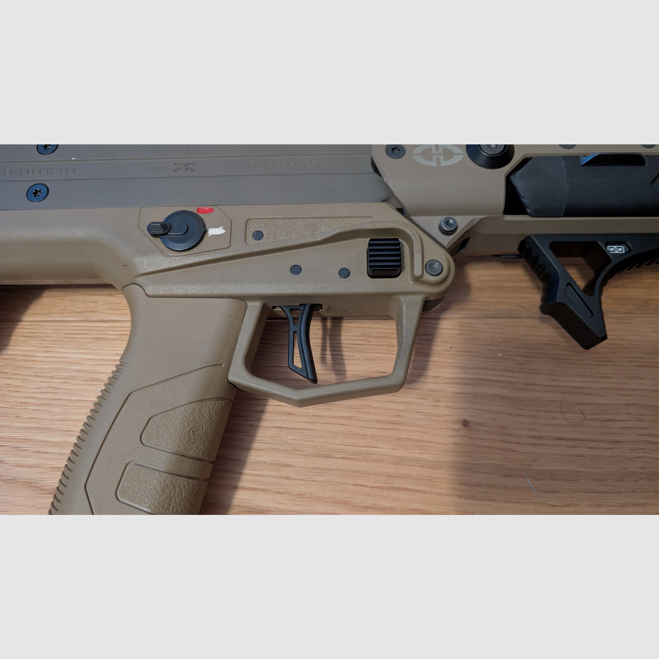 Desert Tech MDRX mit BLK LBL Mantis und Jard Abzug