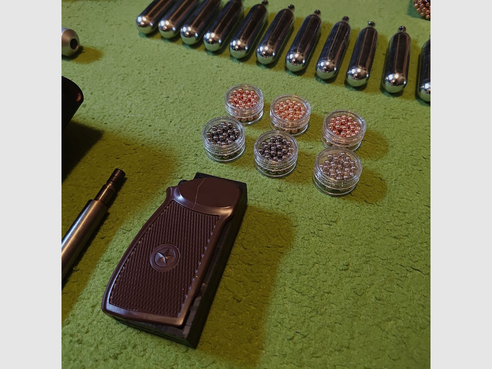 Baikal-Makarov MP-654K Made in Russia - Bruine + zwarte leren holster + 1 bus 4,5mm stalen k. suppressor.