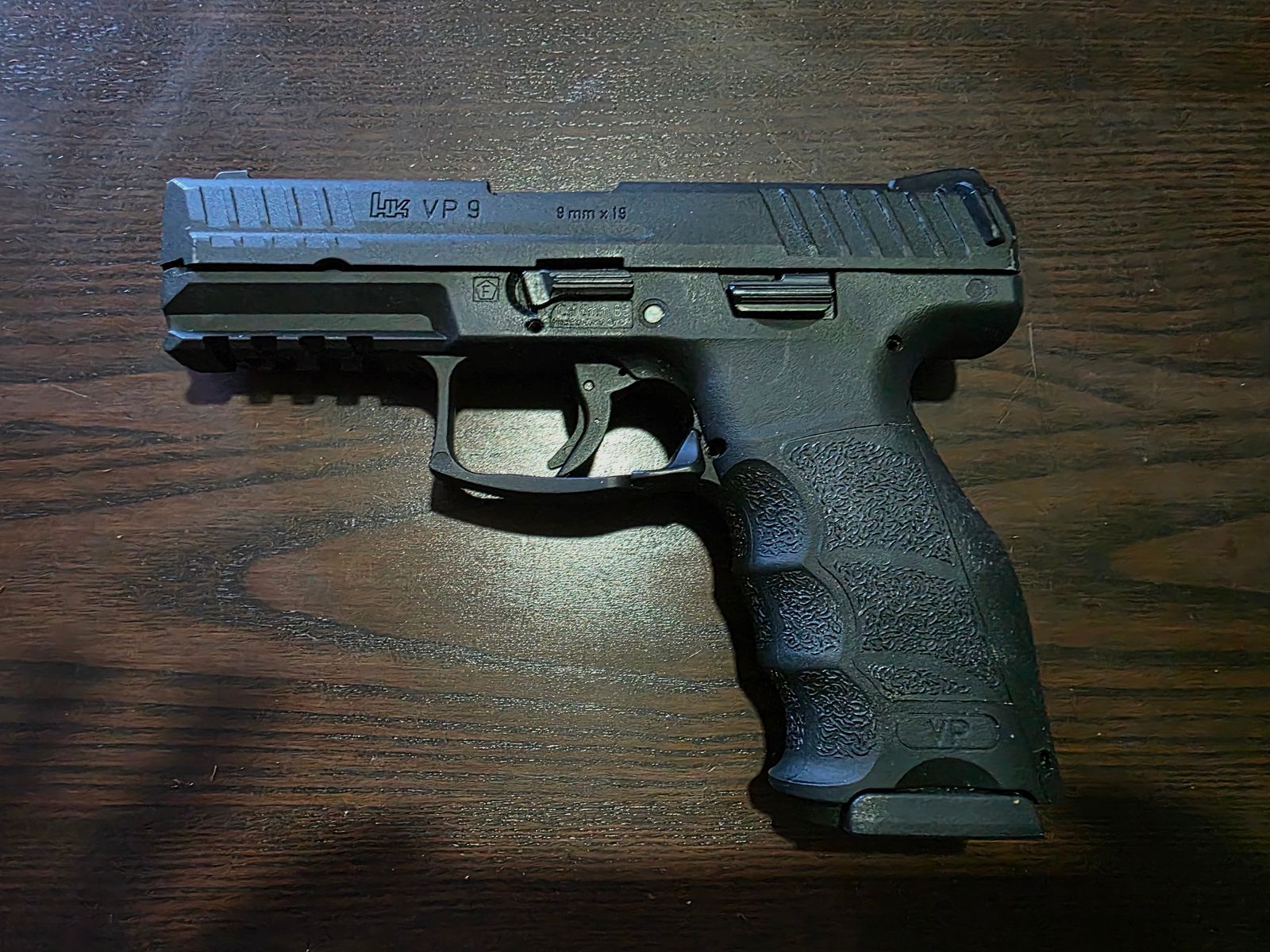 VFC Heckler und Koch VP9 6mm gaz blowback